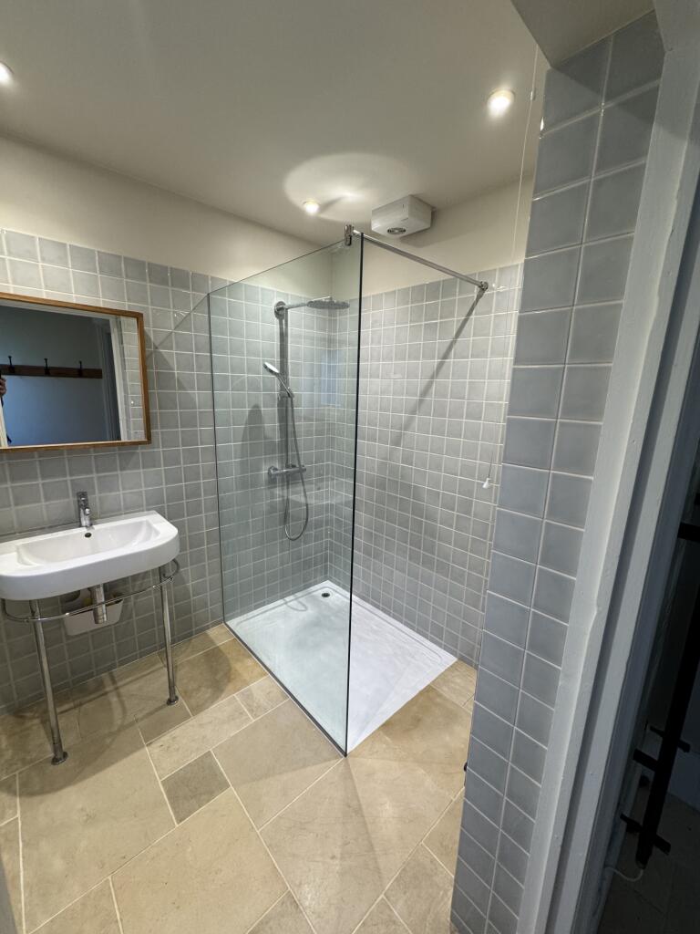 2 Longlands shower