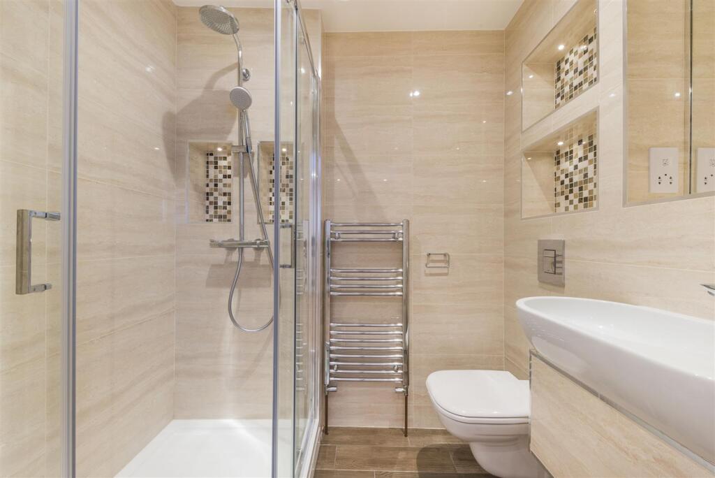 bathroom (2).jpg