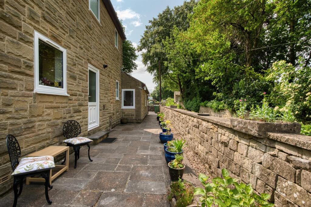 Dining patio to side of home.jpg