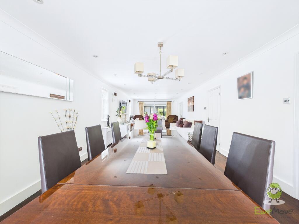 CAM01543G0-PR0141-STILL024