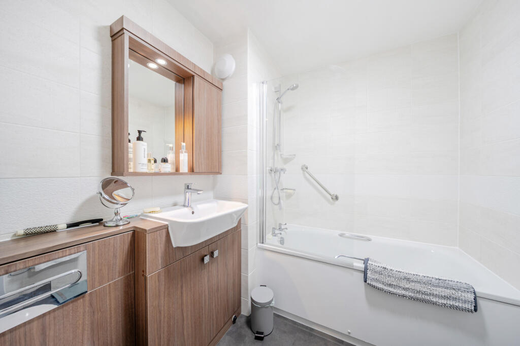 1382852-15-691c76...