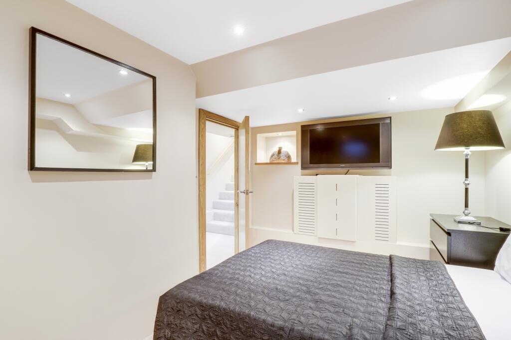 32 CASTLE B HARRY HIGH RES (33)