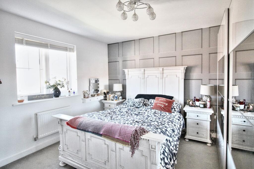 Master Bedroom with En-suite Shower Room