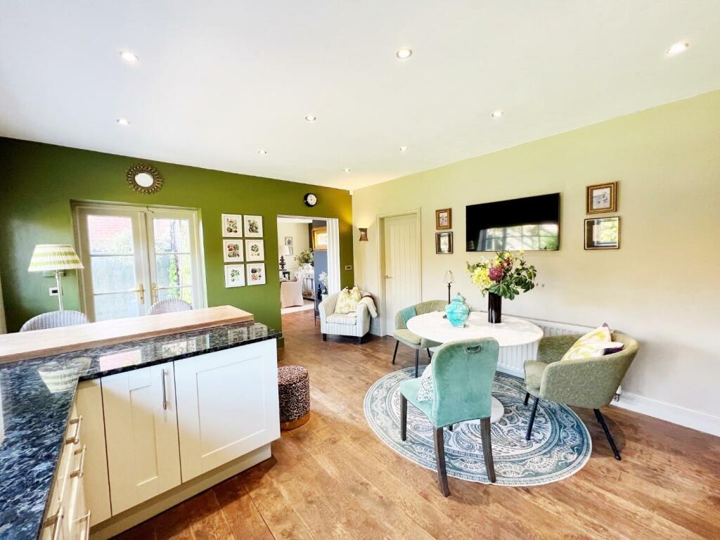 Kitchen pic 3.jpg