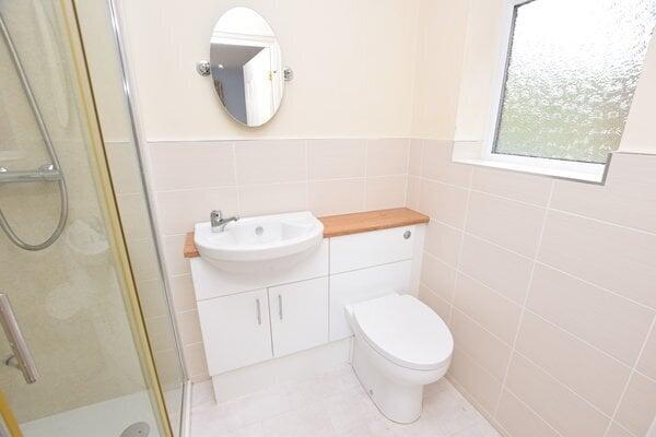 en-suite shower room