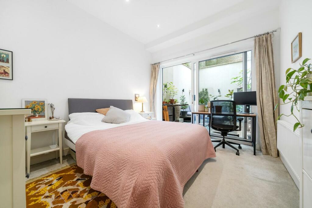 Bedroom (2).jpg