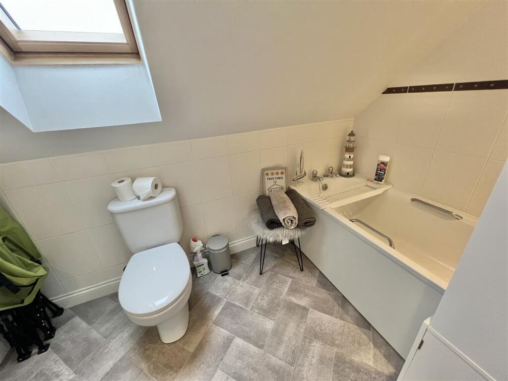 TOP FLOOR BATHROOM