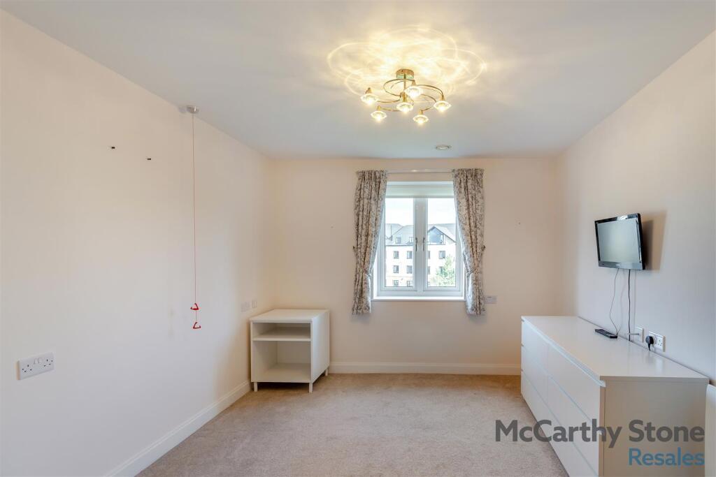 8635289-interior01.jpg