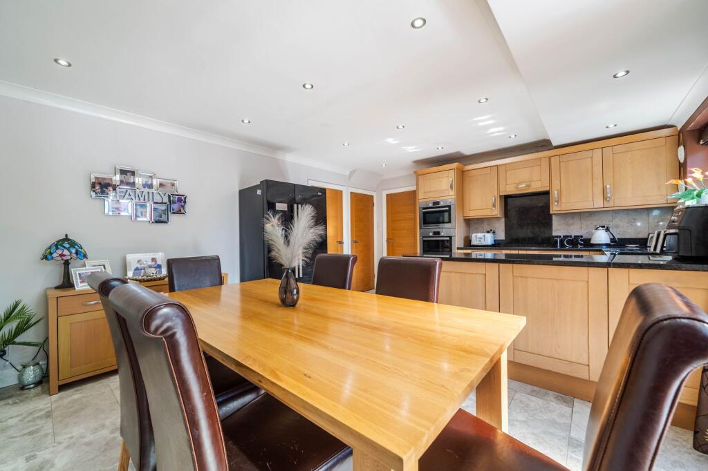 KITCHEN DINER
