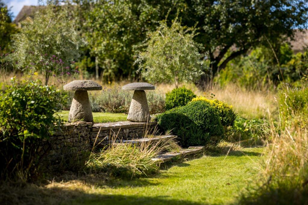 29 - 9-10 Sherborne - GL54 3DU - Web.jpg