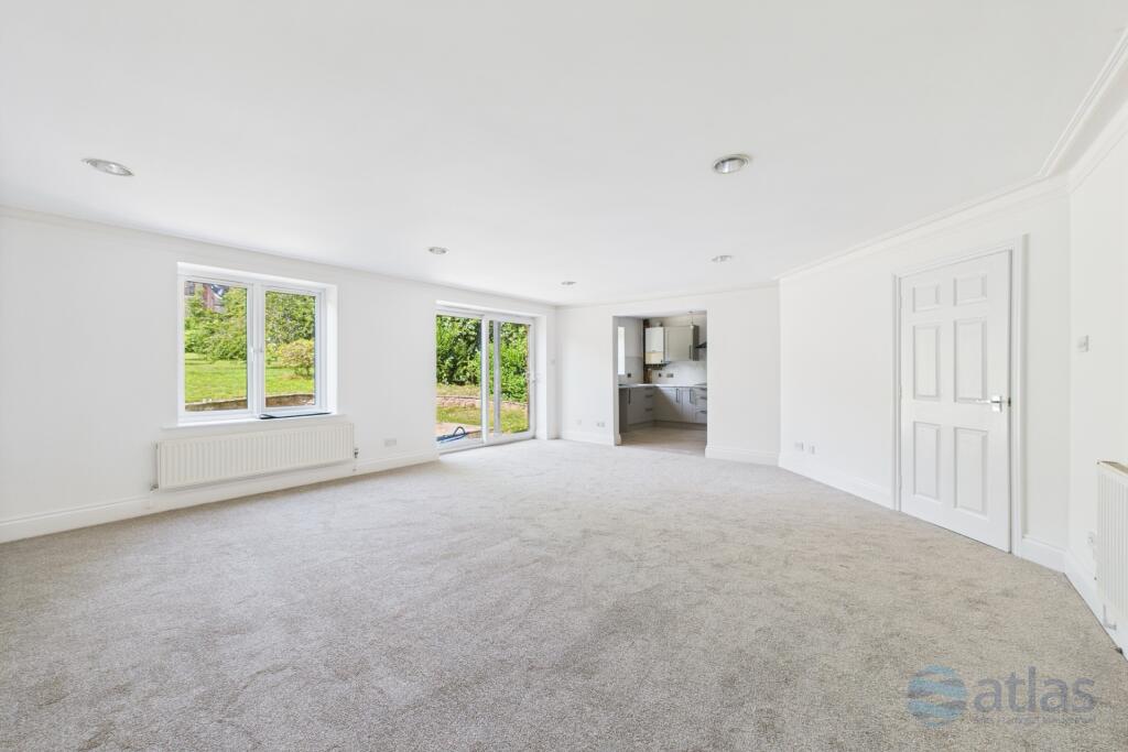 Living / Dining Area