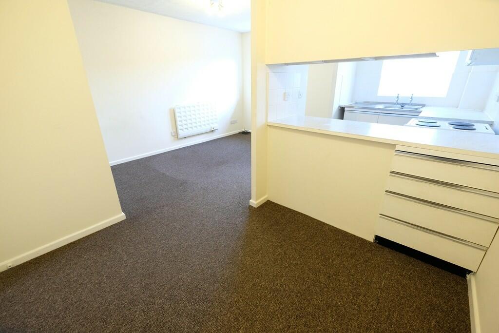 OPEN PLAN ROOM