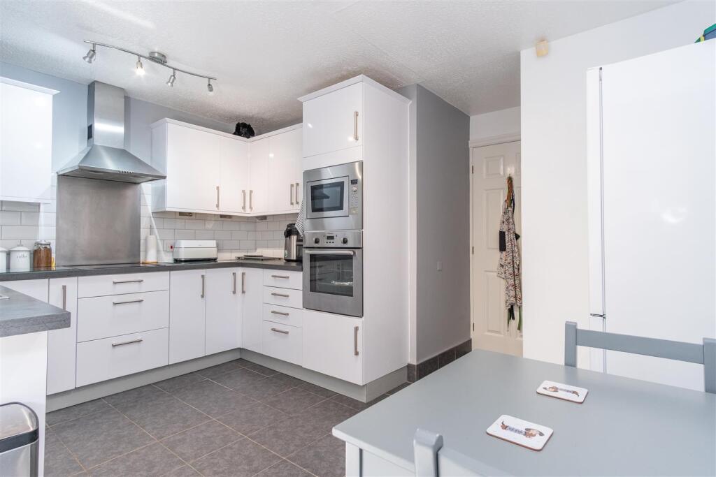 Kitchen/Breakfats Room
