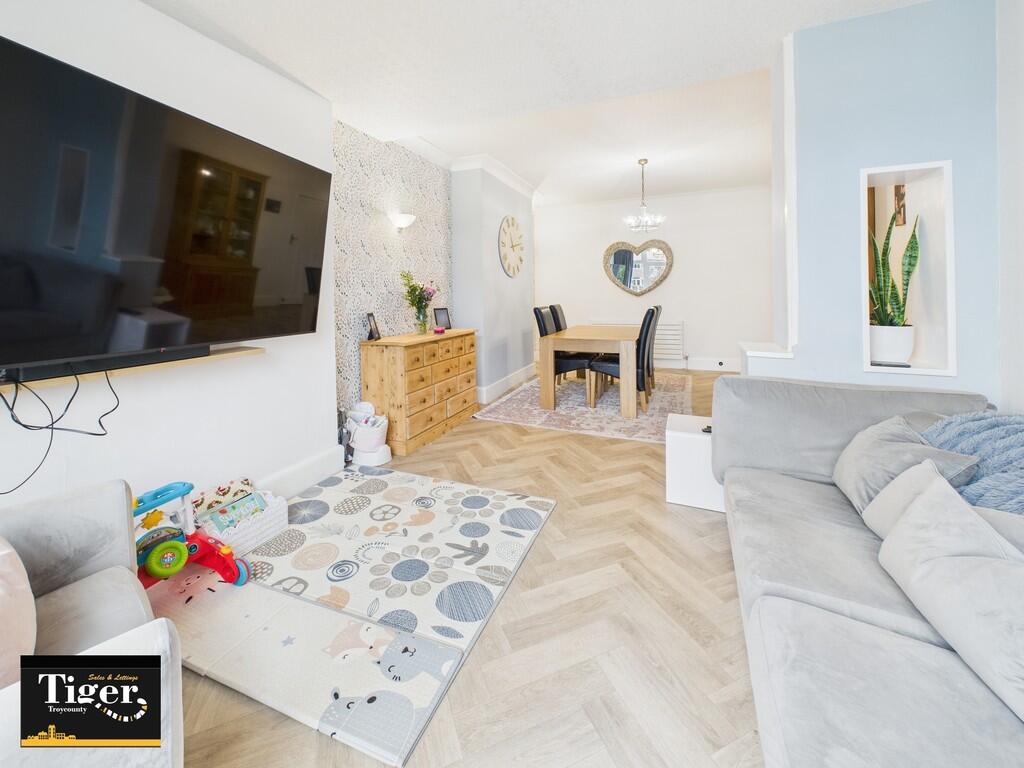 CAM02176G0-PR0777...