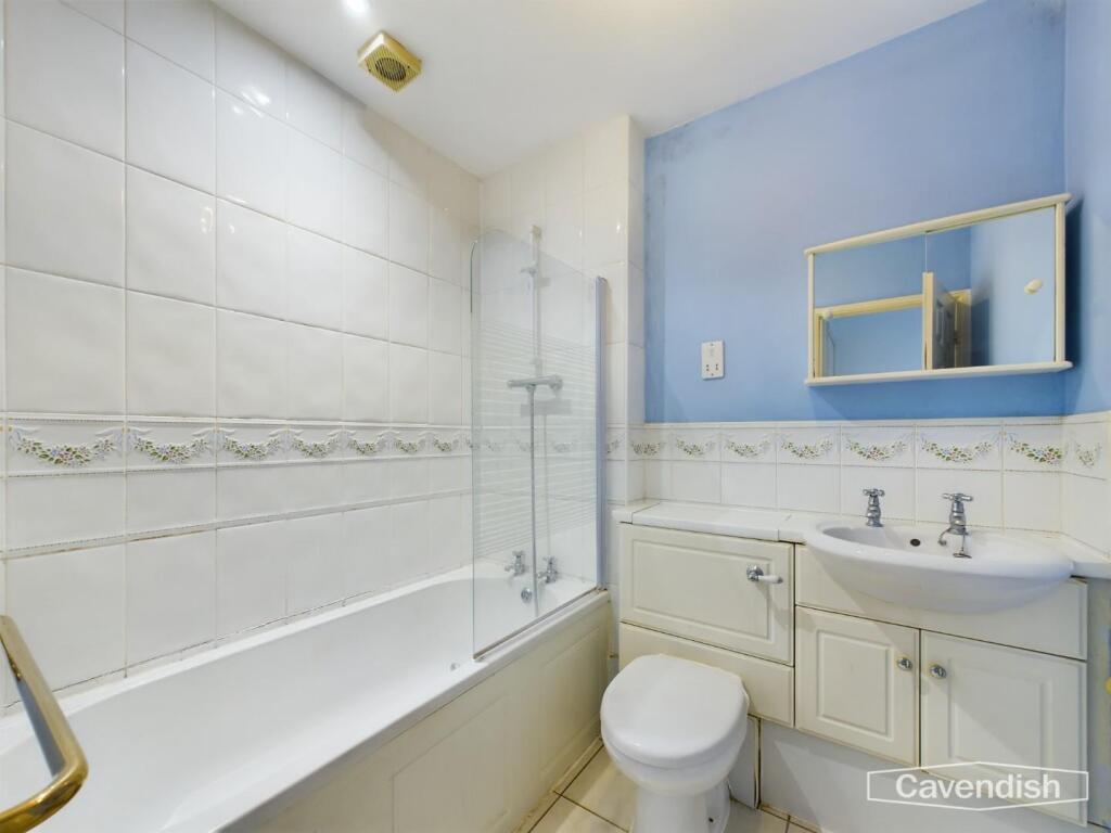 ENSUITE BATHROOM