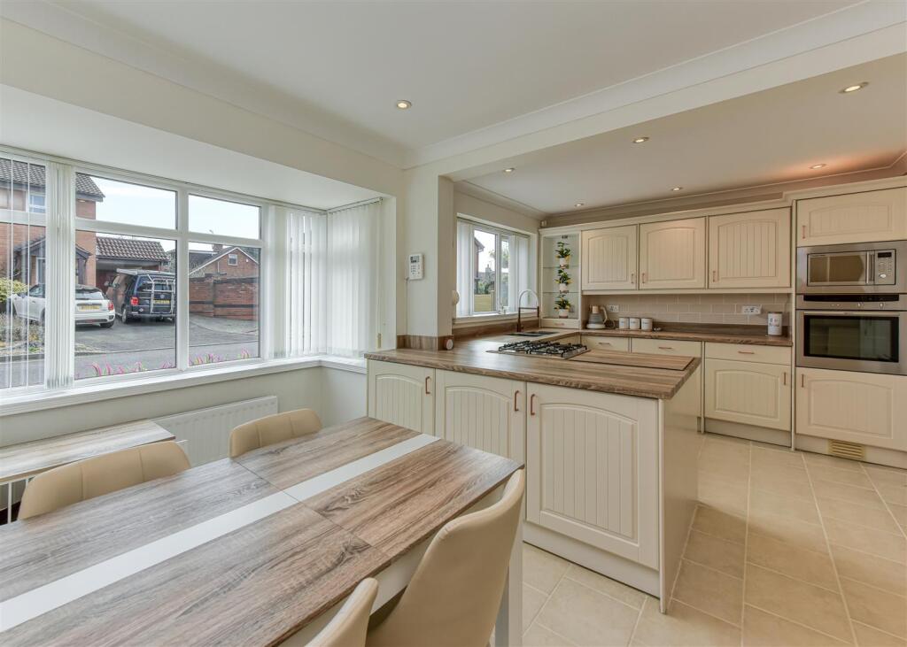 7 Griffiths Drive-kitchen5.jpg