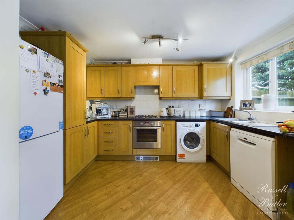 CAM02127G0-PR0172-STILL005