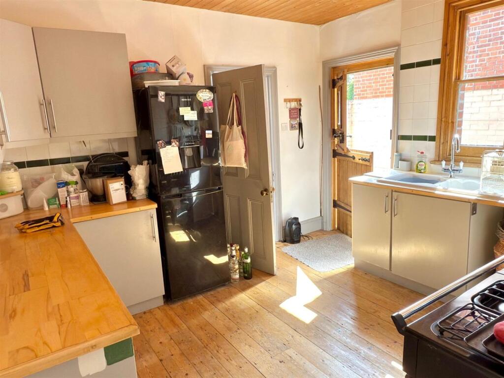 KITCHEN AREA.jpg