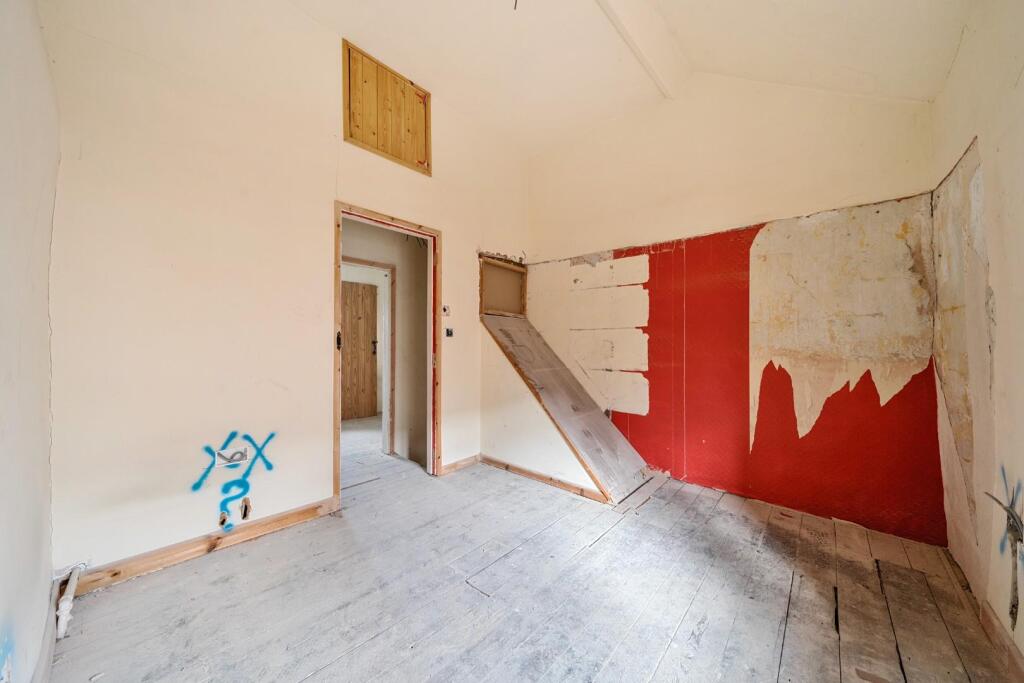 Bedroom One.jpg