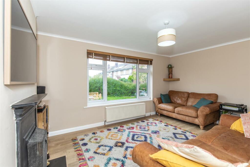 2 Somerset Close11.jpg