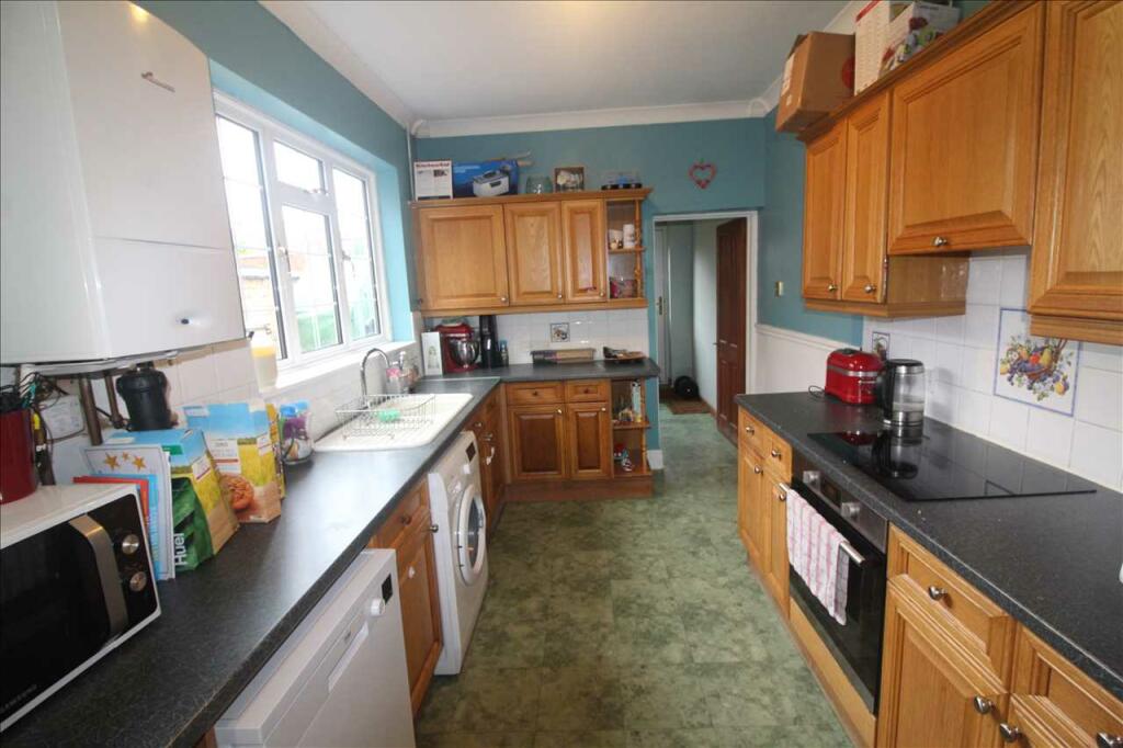 KITCHEN/BREAKFAST