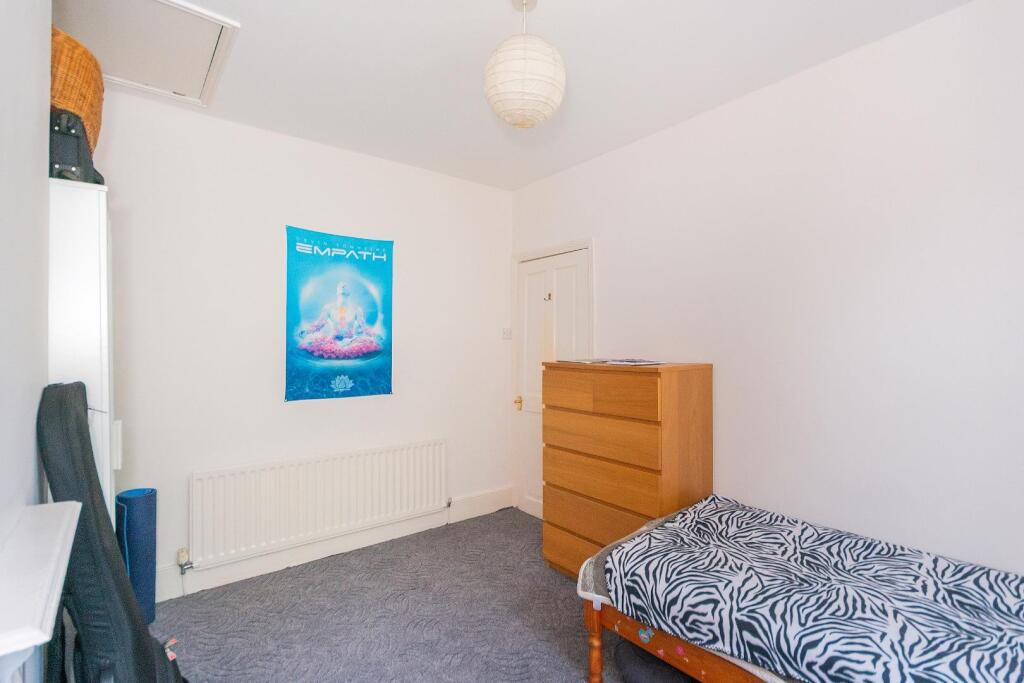 2B2REN - Bedroom E.jpg