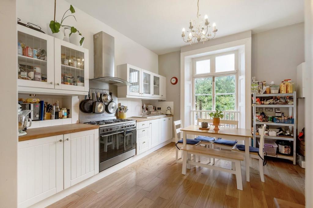 Kitchen (2).jpg