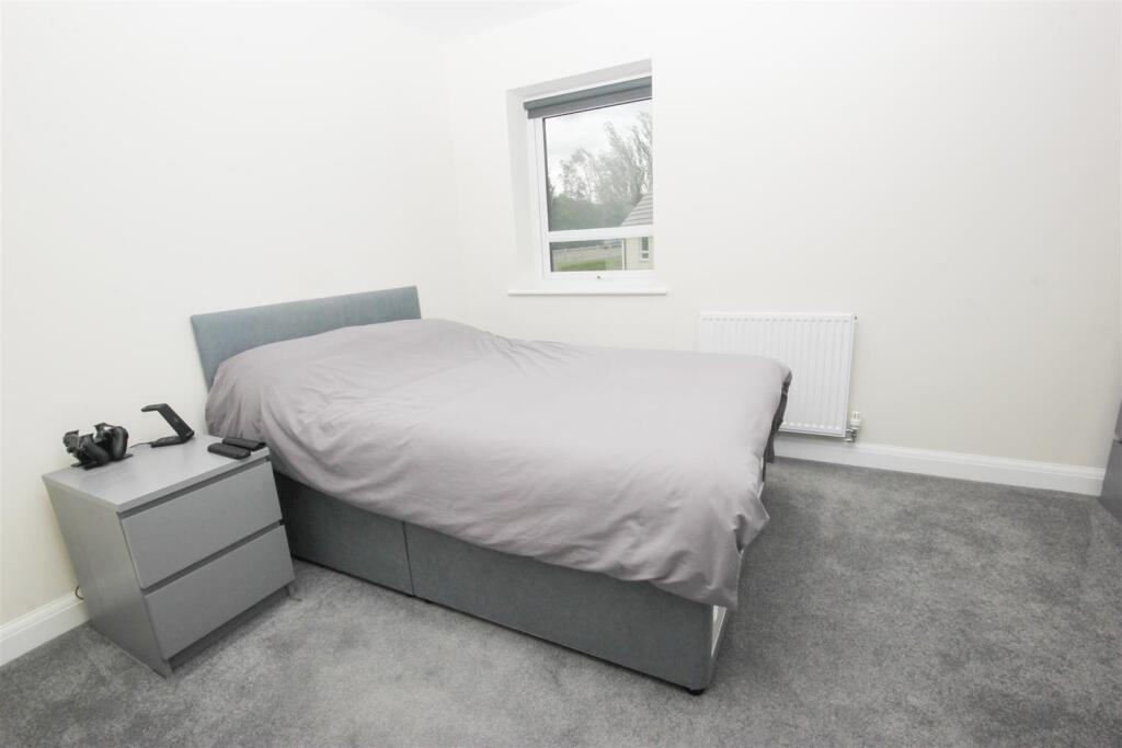 bed 2.jpg