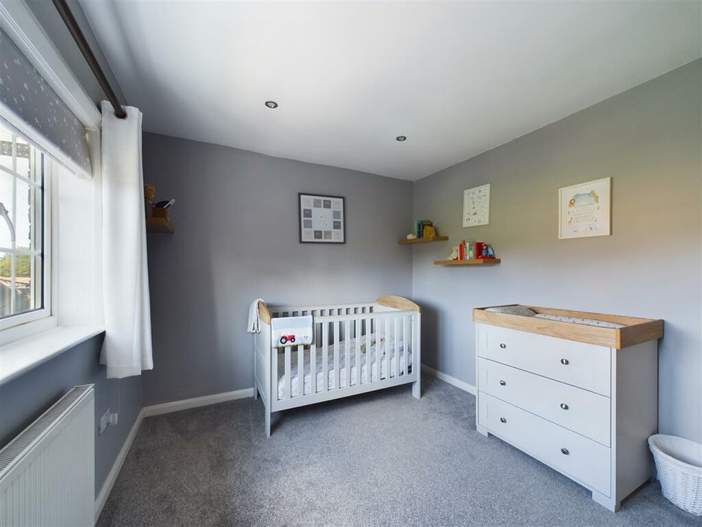 BEDROOM 4
