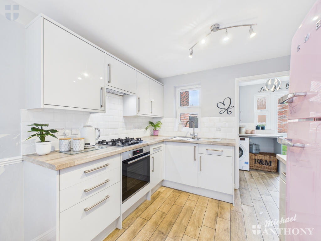 CAM03218G0-PR0837-STILL005