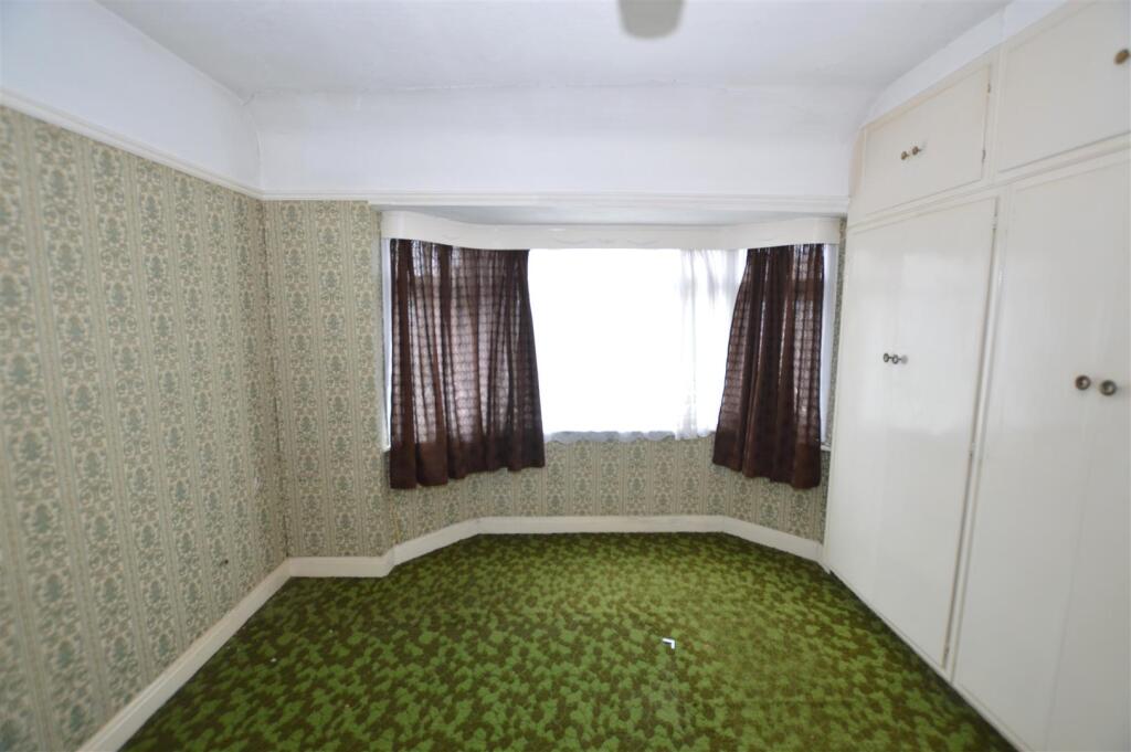 11 Milner Drive bed 1.JPG