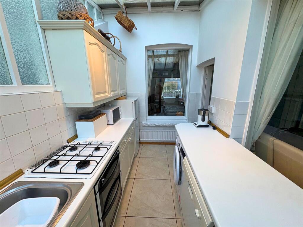 Kitchen b (edit).jpg