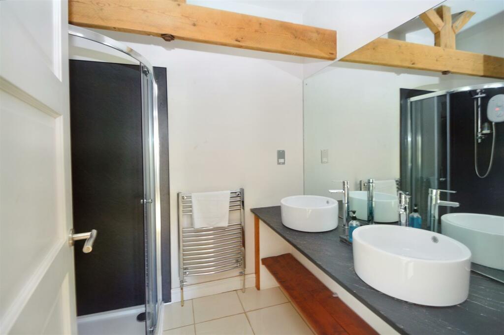 Bedroom 1 En suite