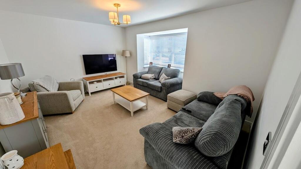 10 Pennington Road lounge.jpg