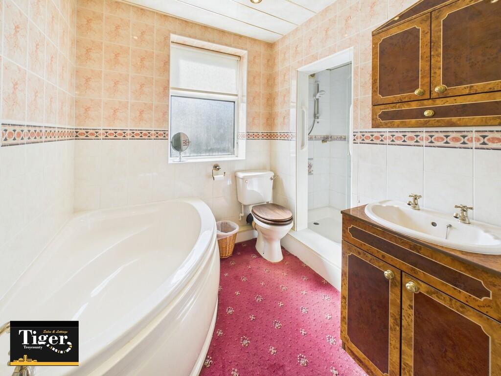 CAM02176G0-PR0558...