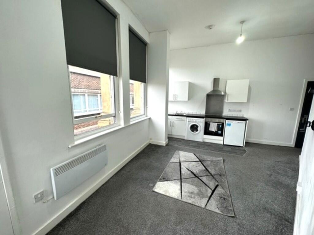 LIVING ROOM/KITCH...