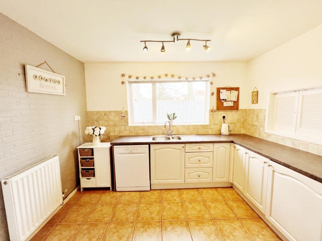 Kitchen pic 3.jpg