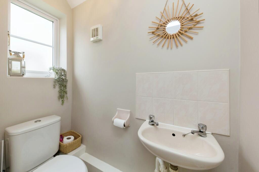 Cloakroom/ WC