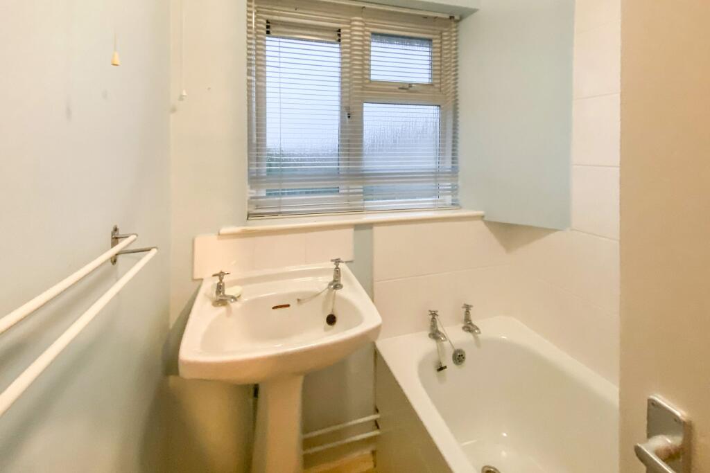 37 Manor Road, Chippenham, Wiltshire SN14 0LH