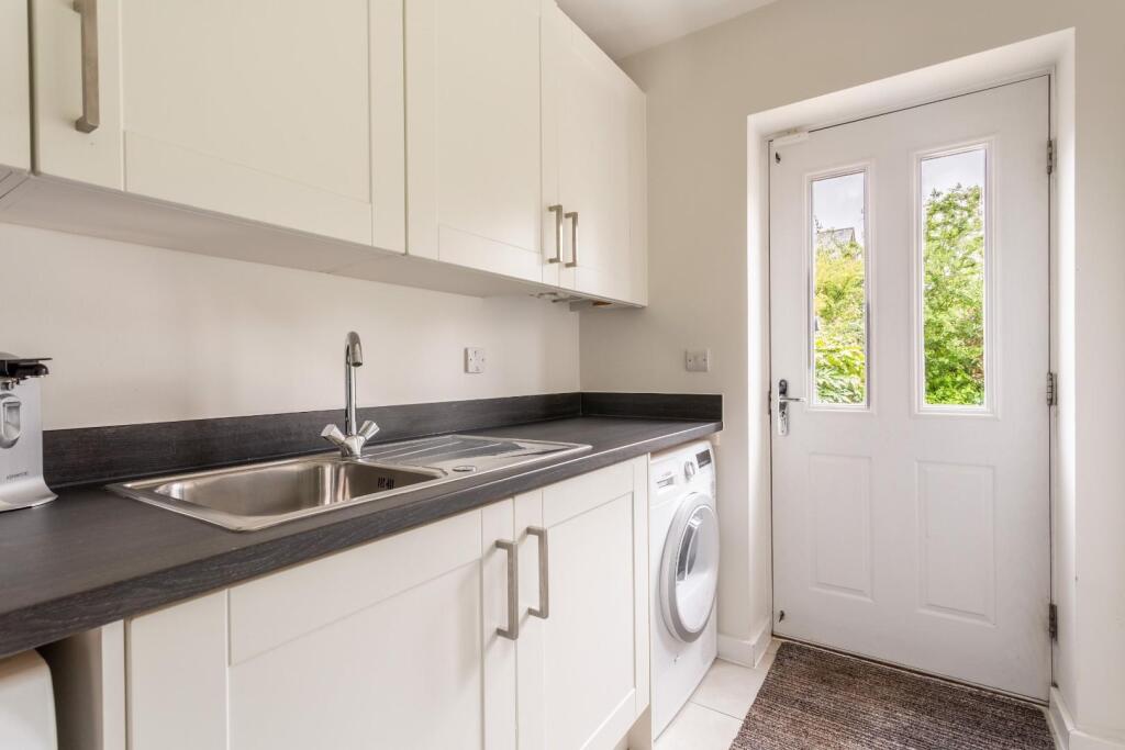 Charlwood Drive-15.jpg