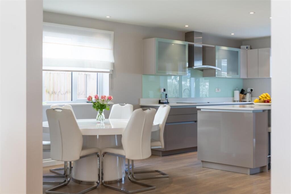 Kitchen/Dining