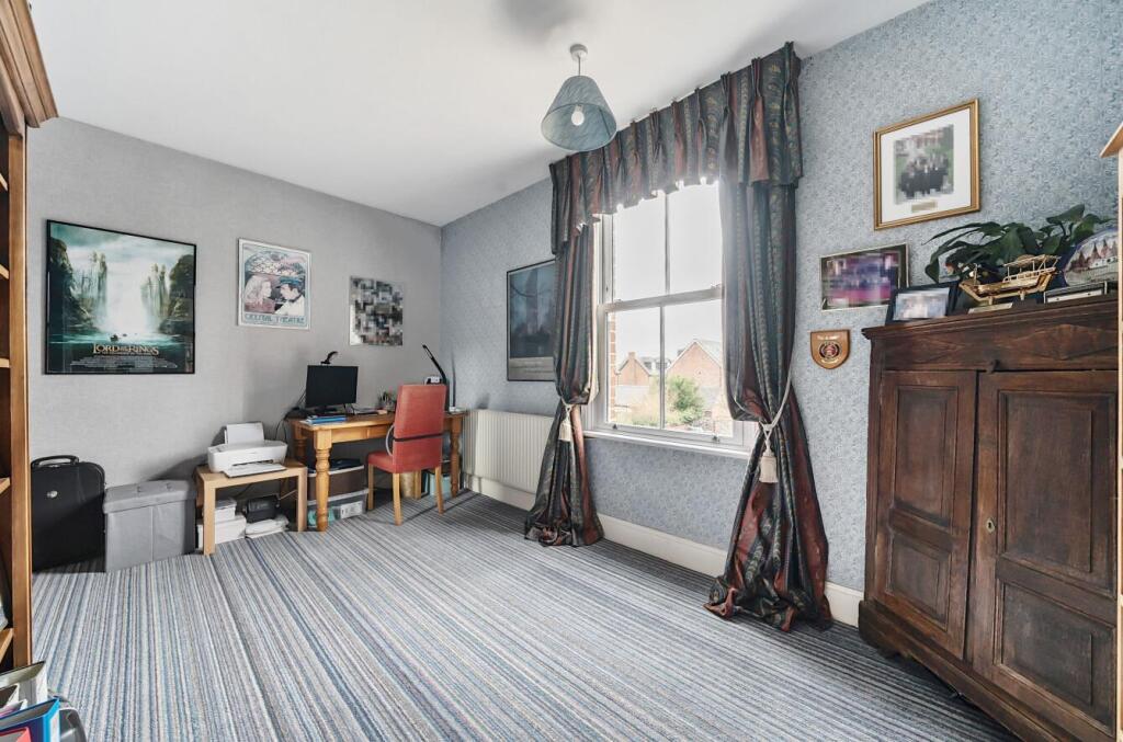 52 Hillmorton Road, Rugby