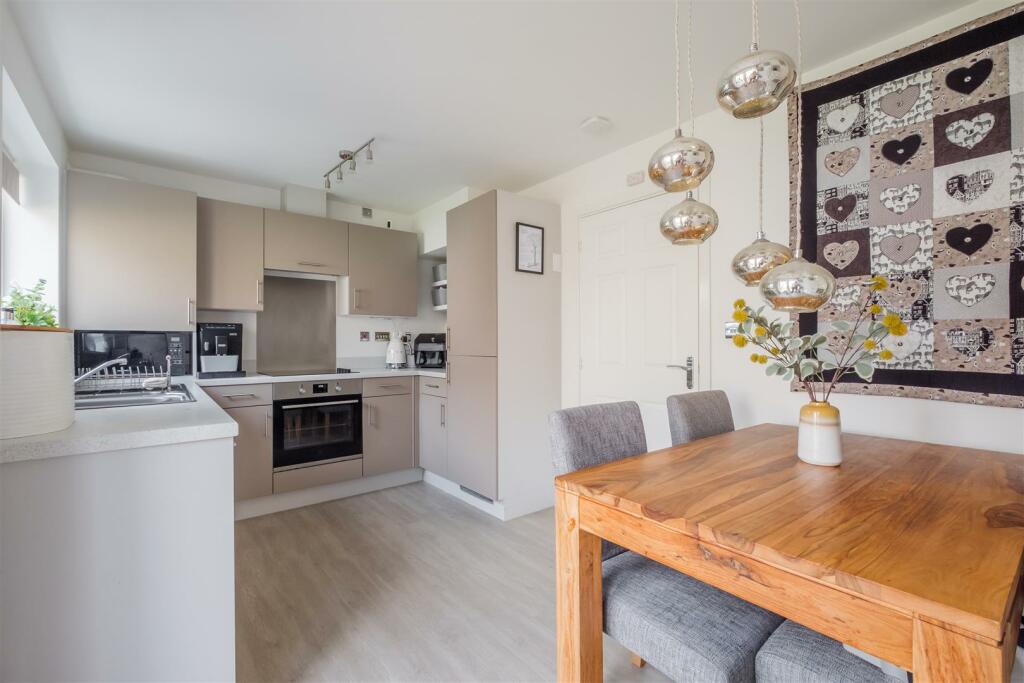 KITCHEN 2.jpg