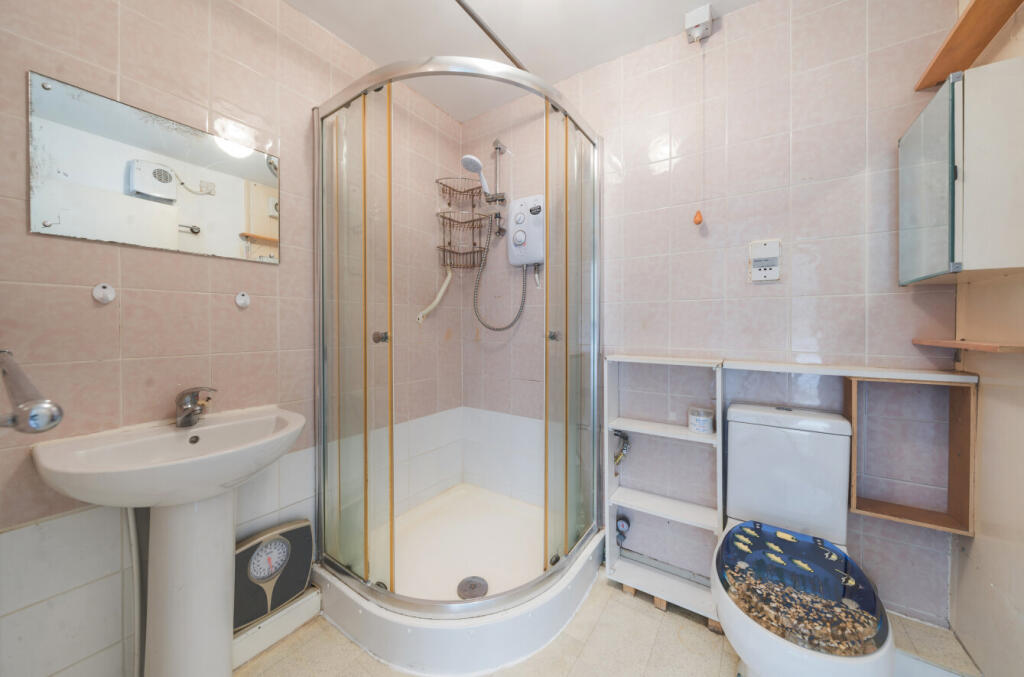 33-681c81870d1b7-...