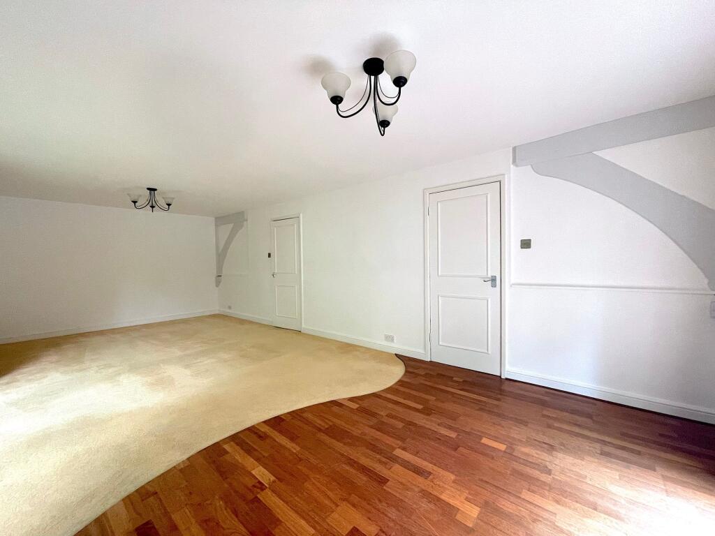 Living Room/Dining Room (4)