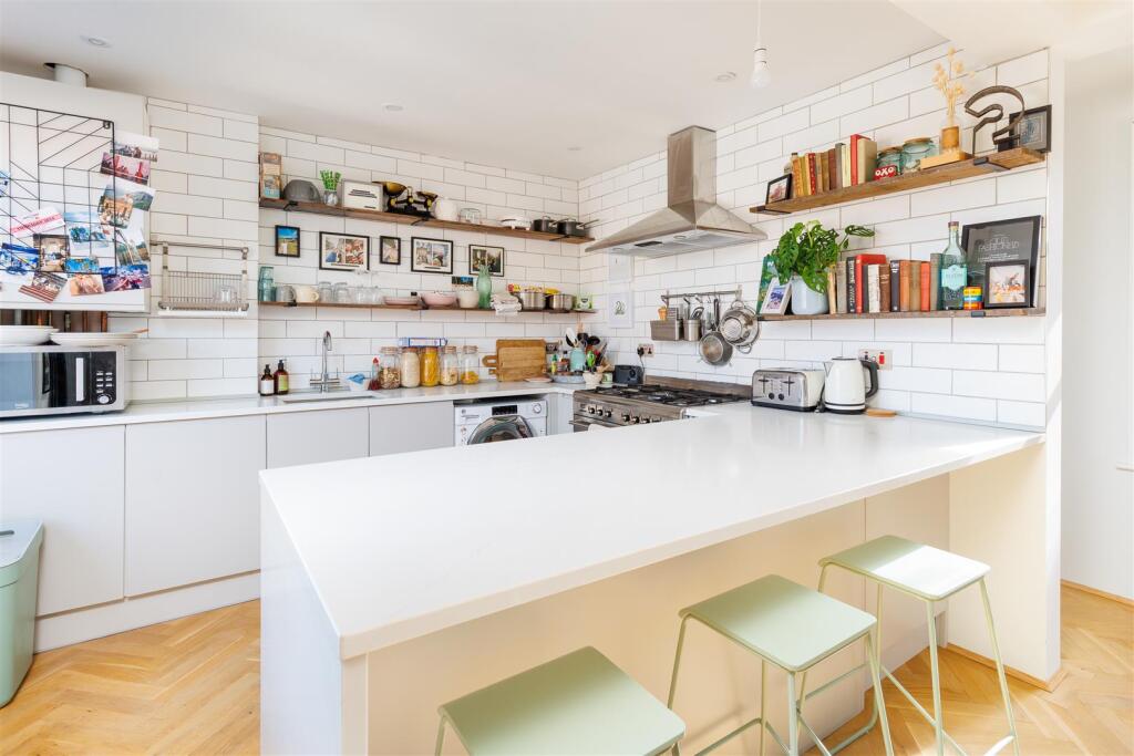 Kitchen Area 1-1