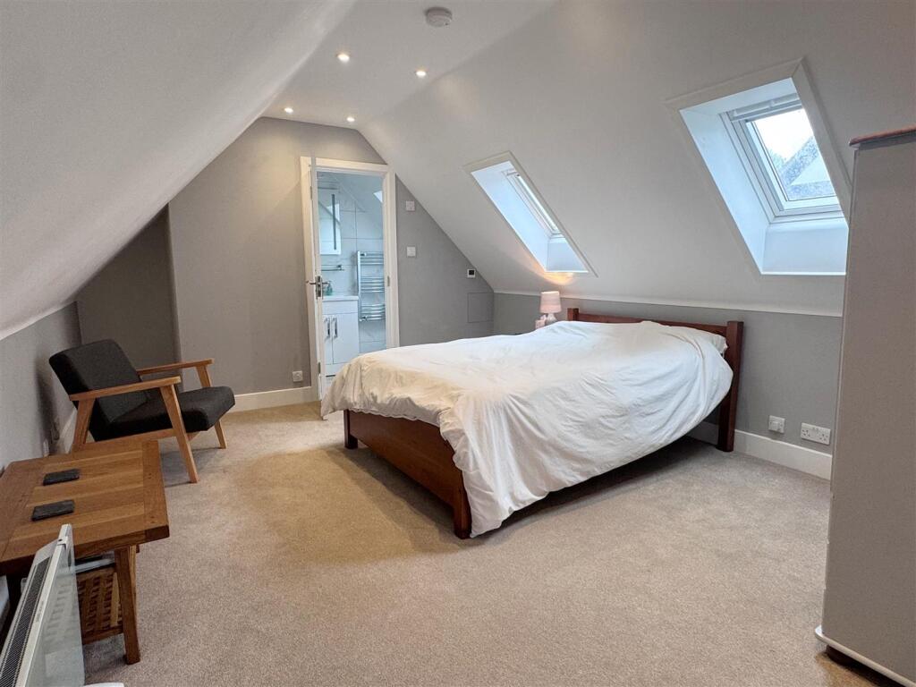 Bed 6 Guest Room 1.JPG