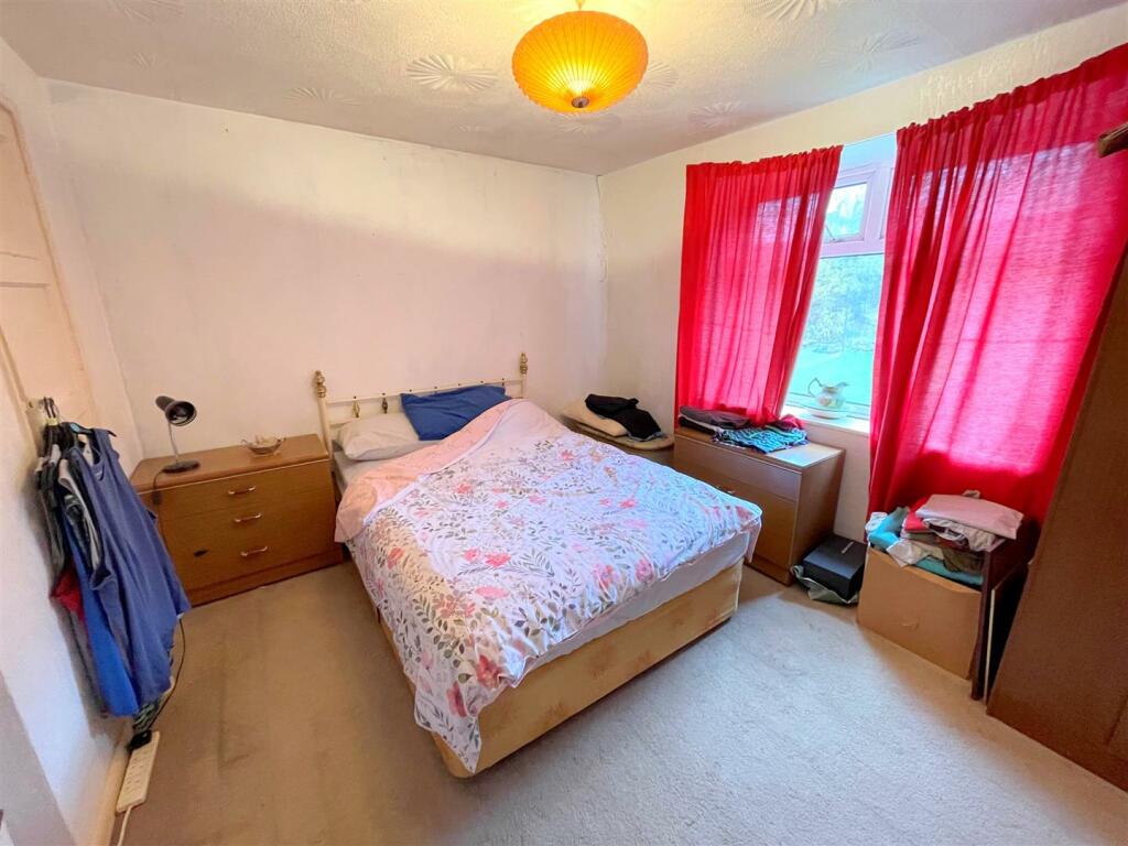 Bedroom 1a.jpg