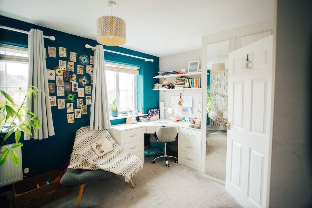 BEDROOM 2