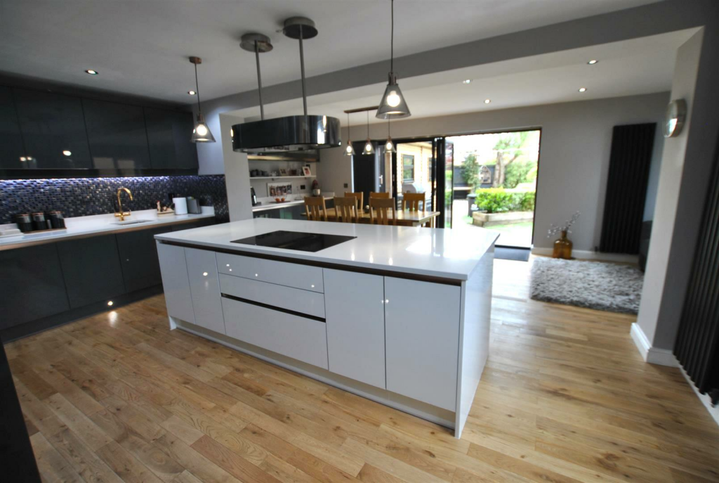 OPEN PLAN FAMILY KITCHEN/DINER